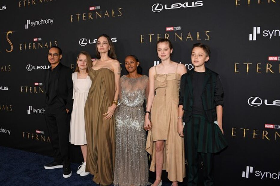 Filhos de Angelina Jolie marcaram presença na estreia de ‘Eternals’ juntamente com a mãe.