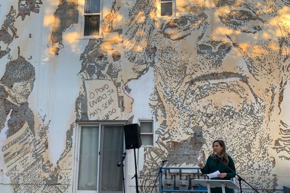Mural de Vhils que homenageia movimento sindical feminino português no Canadá