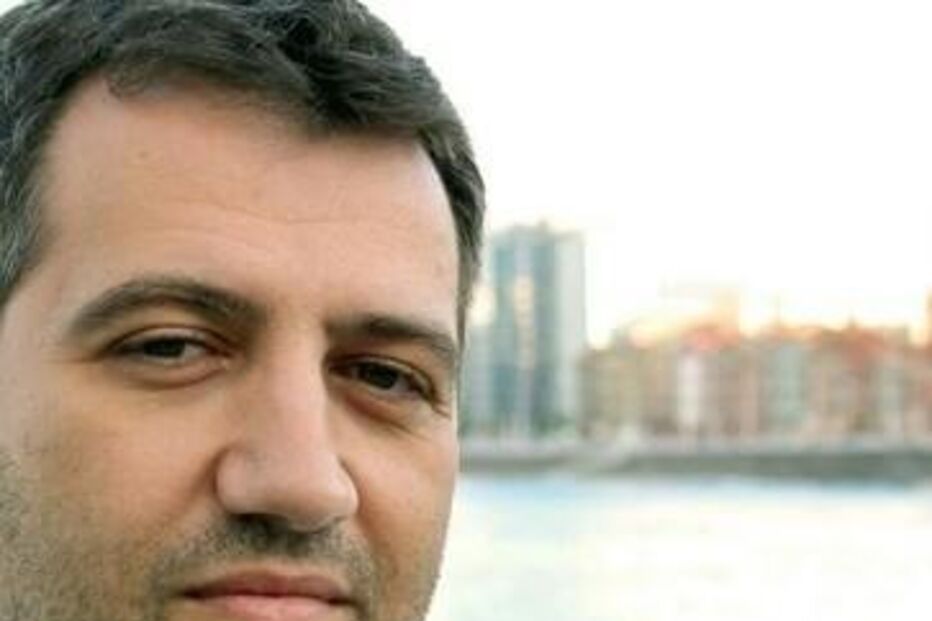 Yván Pozuelo, professor de francês, Espanha