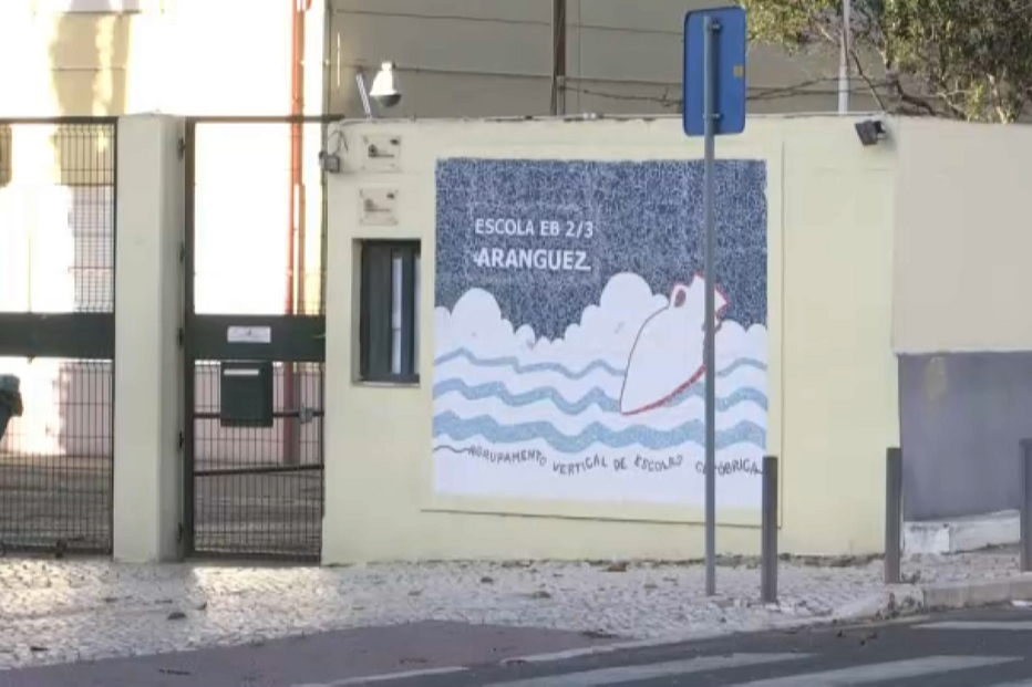 'Ele obrigou-me a fazer sexo oral': Jovem de 16 anos relata violação na escola em Setúbal