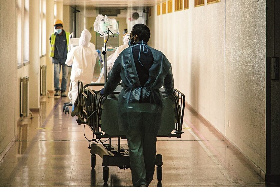 Exaustos e ansiosos: Um retrato dos médicos nos hospitais públicos