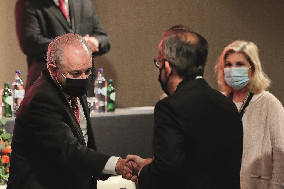 Do lado de Rio é pedida “responsabilidade”, enquanto Rangel defende as diretas para “legitimar” o líder que for a eleições 