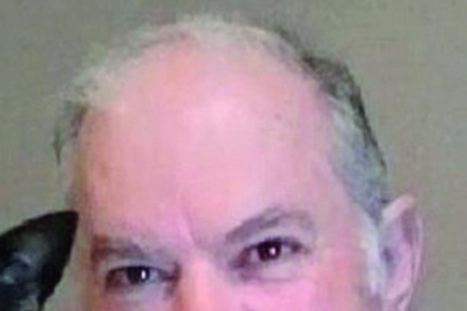 Ernesto Rocha conduzia o carro. Tinha 71 anos