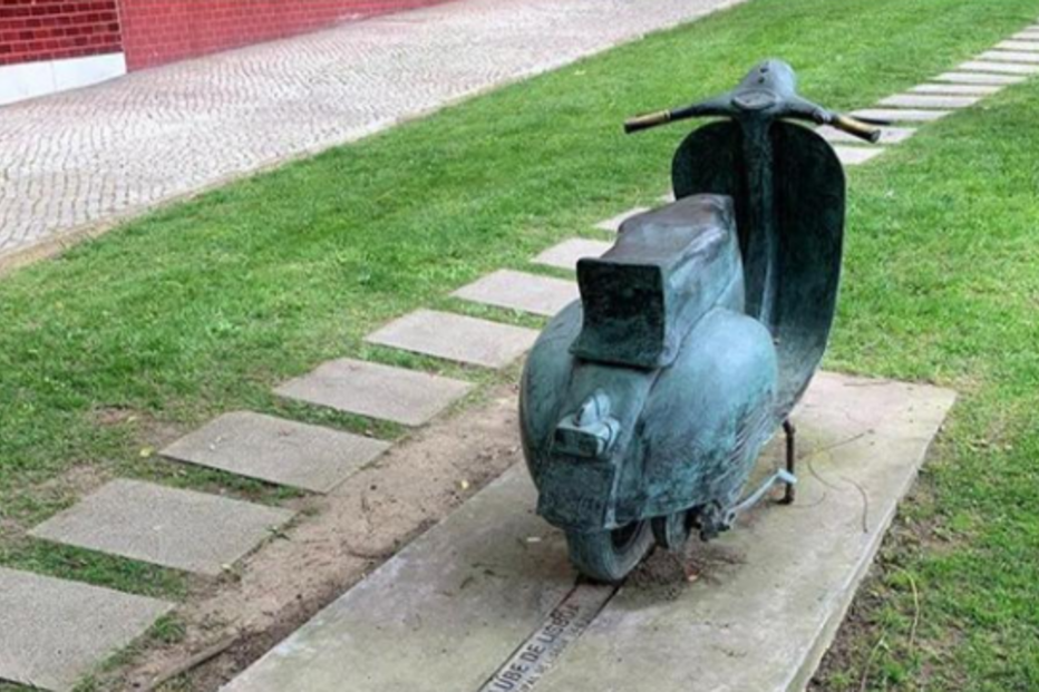 Estátua Vespa desapareceu