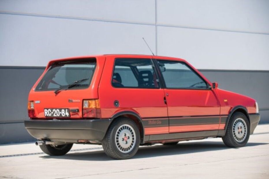 Fiat Uno português de 1988 vendido por mais de 14 mil euros nos EUA