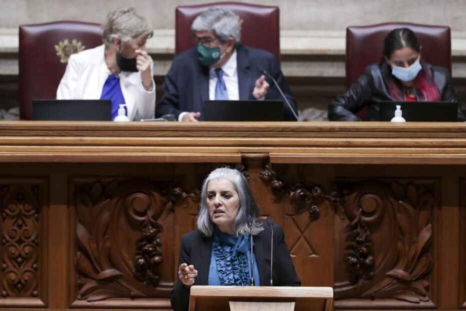 Deputada do Partido Socialista (PS) Isabel Rodrigues intervém no debate e votação da proposta de Orçamento do Estado para 2022 