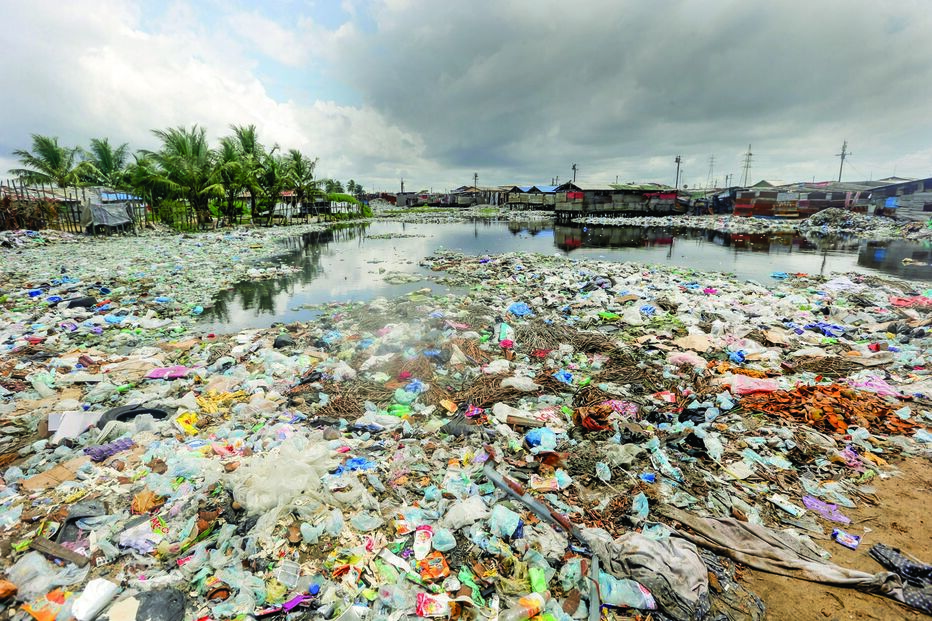 Lixo plástico do Pacífico reciclado para utilizar em medicamentos