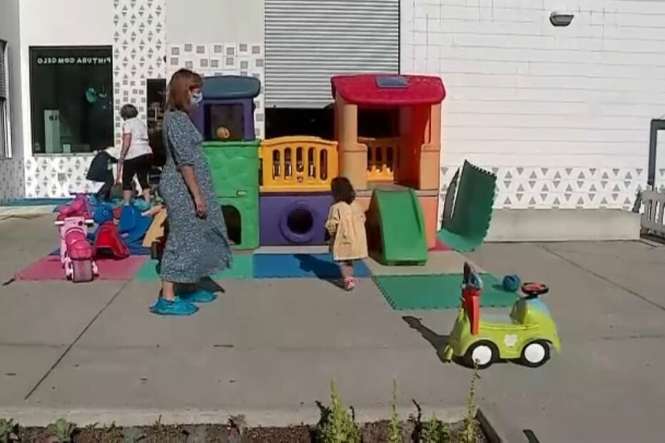 Pais já podem entrar na creche para deixar ou ir buscar os filhos