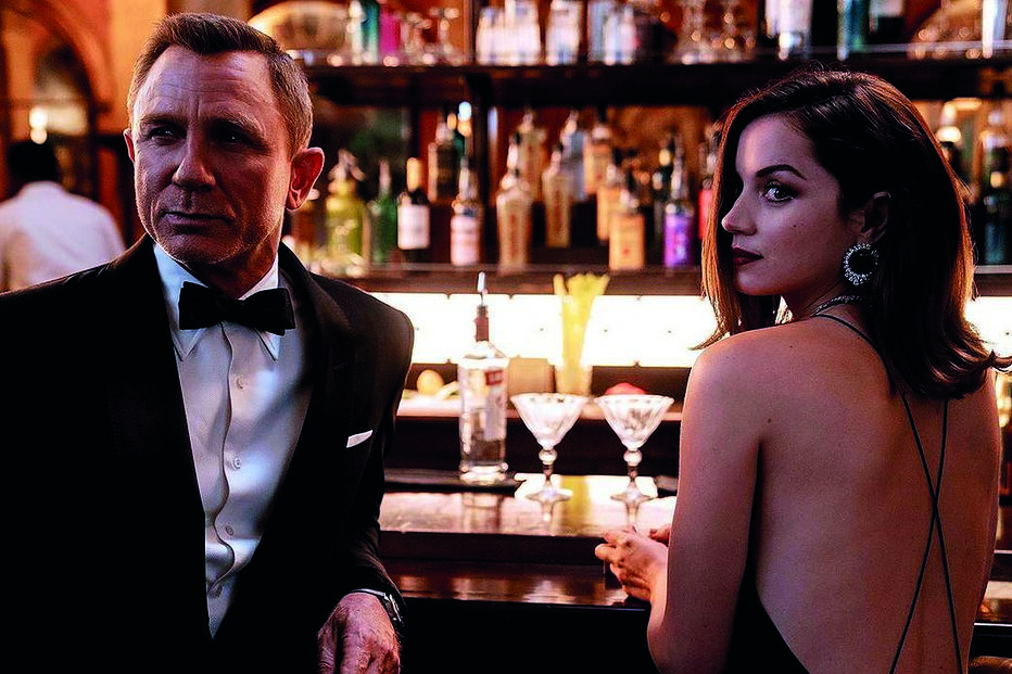Daniel Craig e Ana de Armas em ‘007: Sem Tempo para Morrer’, que já rendeu 455 milhões de euros a nível global