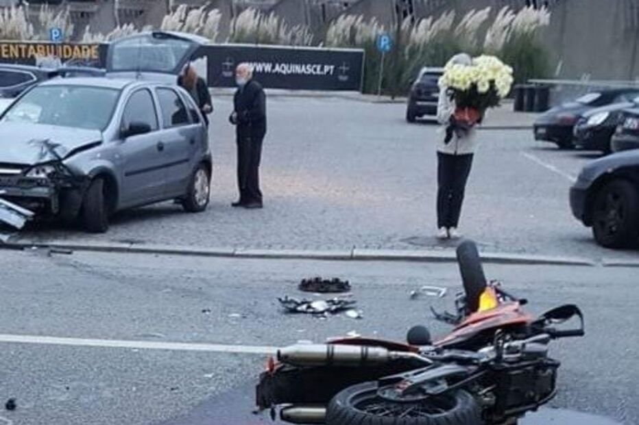 Motociclista em estado grave após colisão com carro em S. João da Madeira