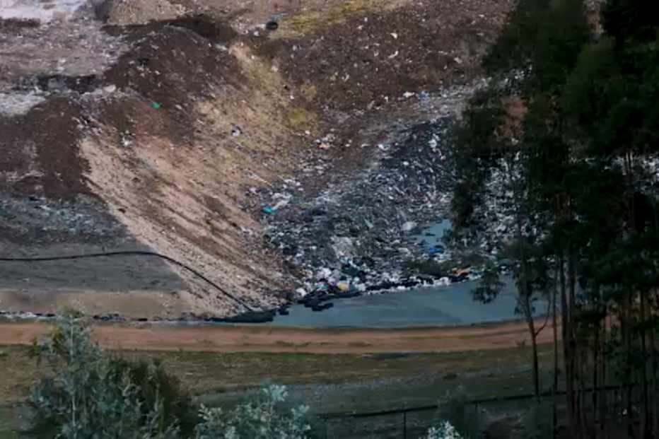 Descargas de resíduos perigosos em aterro no Sobrado levam populares ao desespero