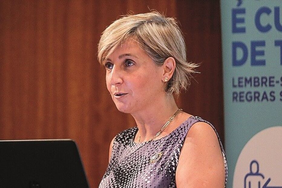 Marta Temido informou que já foram administradas 384 754 vacinas contra a gripe  