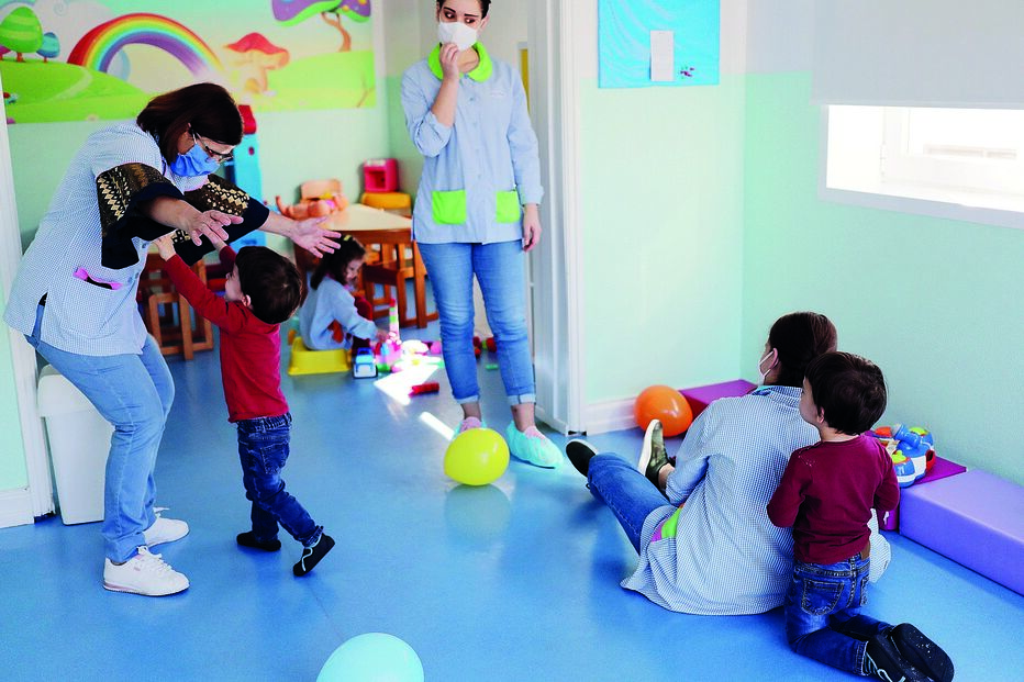 Encarregados de educação podem deixar e ir buscar as crianças dentro das instalações das creches