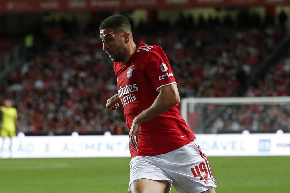 Taarabt foi contratado em 2015 e custou 2,925 milhões  
