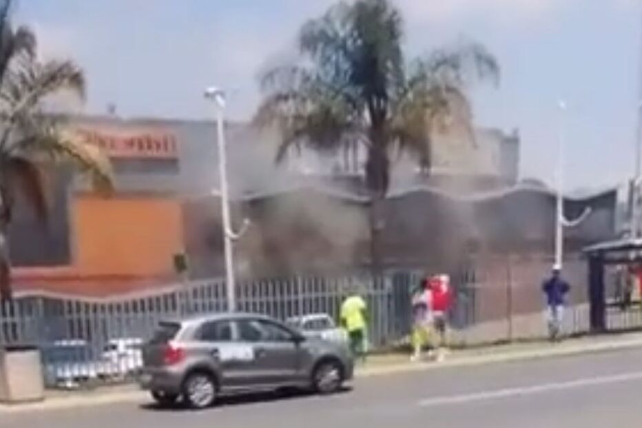 Pai e filho portugueses morrem em explosão dentro de loja em Joanesburgo 