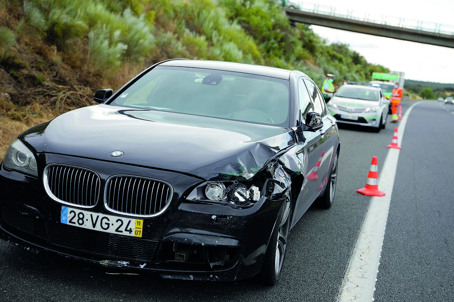 Carro em que seguia o ministro Eduardo Cabrita atropelou mortalmente  o trabalhador na berma da A6
