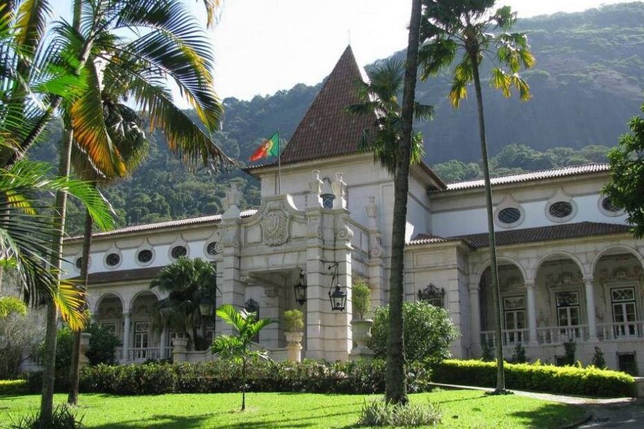 Ladrões entraram no Consulado Português no Rio de Janeiro através de uma zona de mato, nas traseiras