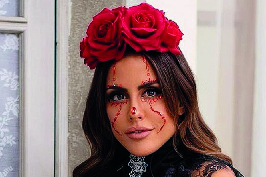 Carolina Patrocínio elegeu a máscara de noiva mexicana para assinalar data