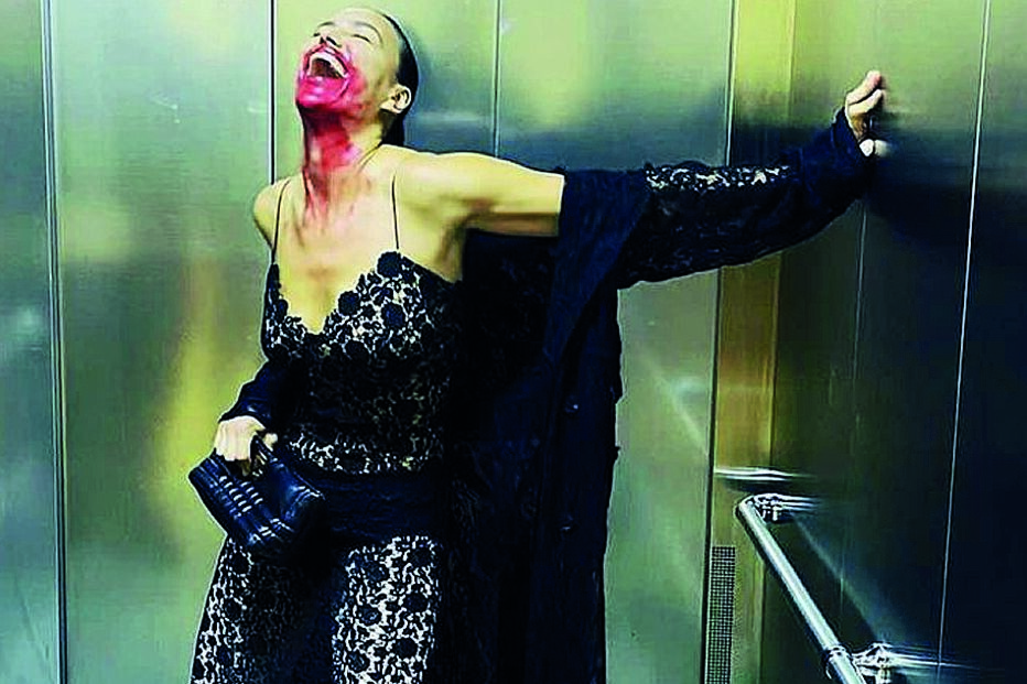 Irina Shayk com fantasia de terror 