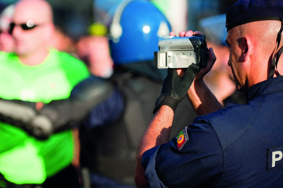 Juízes consideram que a filmagem de operações policiais protege os elementos das forças de segurança, mas também os direitos dos cidadãos envolvidos
