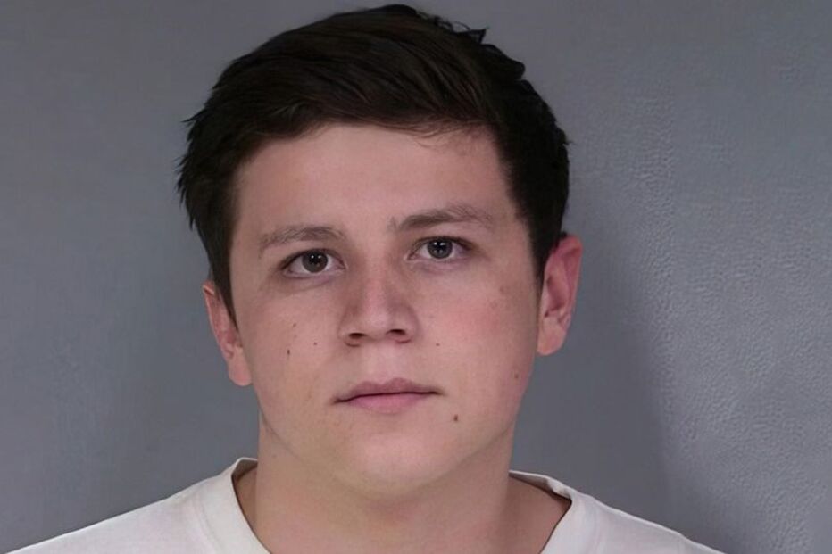 Jovem assassina namorada e pais desta por terem sido apanhados a fazer sexo