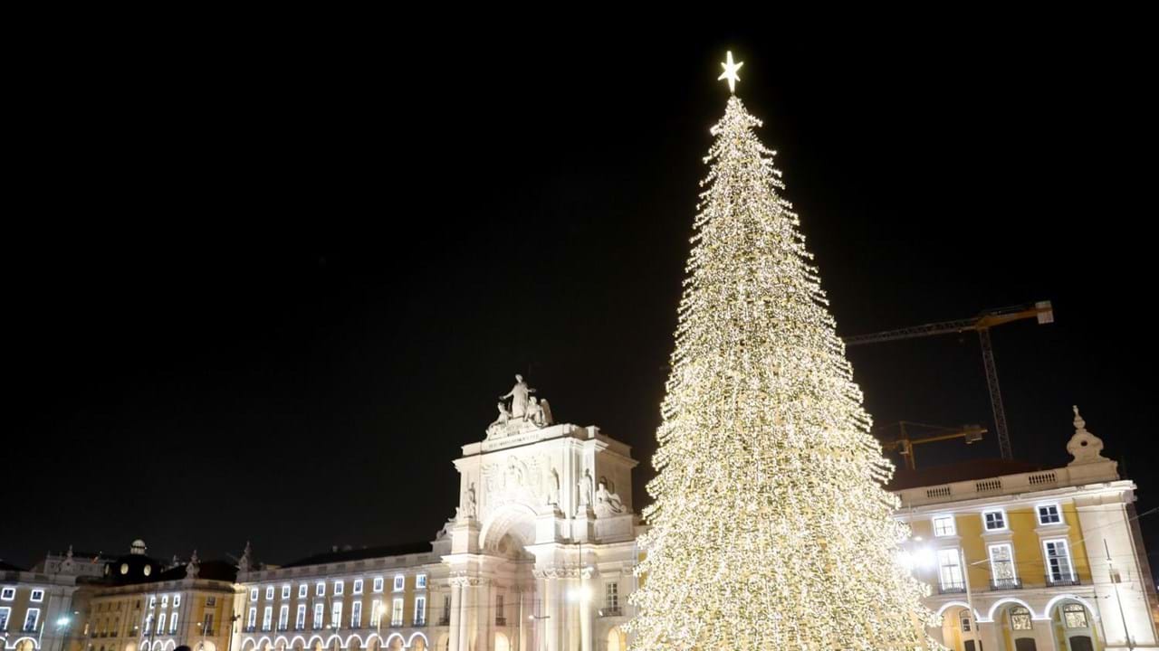 Natal: Mais de oito milhões de euros gastos para iluminar Portugal -  Sociedade - Correio da Manhã