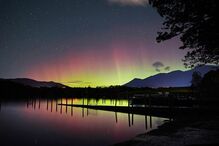 Aurora boreal proporciona incrível espetáculo de cor no Alasca 