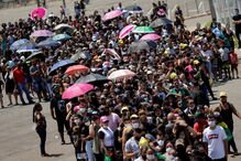 Fila de fãs para o velório da cantora