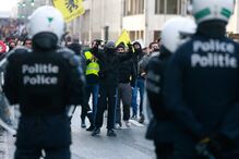 Violência em protesto contra restrições da Covid-19 em Bruxelas acaba com 44 detidos