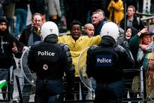 Violência em protesto contra restrições da Covid-19 em Bruxelas acaba com 44 detidos