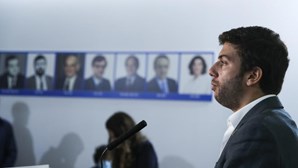 Líder do CDS-PP critica entendimentos entre PSD a PS e recusa voto útil 