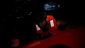 Navio de ONG francesa resgata 139 pessoas nas últimas 24 horas