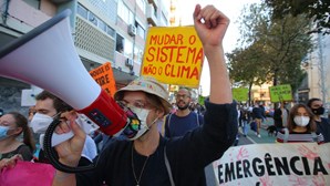 Perto de mil pessoas manifestam-se em Lisboa por maior justiça climática 