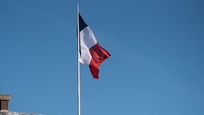 Raio mata treinador de futebol em França