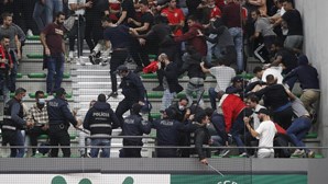 Sporting vence Benfica e assume liderança isolada no nacional de futsal em jogo que terminou com confrontos