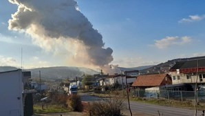 Explosões em fábrica de Belgrado fazem vários mortos e feridos