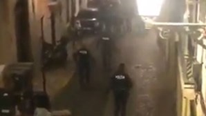 Novas imagens mostram adeptos do Borussia Dortmund a atacar agentes da PSP no Bairro Alto em Lisboa
