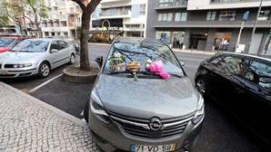 Insónias e cansaço levam a morte de bebé esquecida dentro de carro em Lisboa