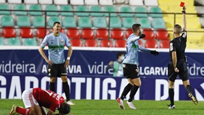 Estrela da Amadora vai "agir criminalmente" contra árbitro de encontro frente ao Benfica