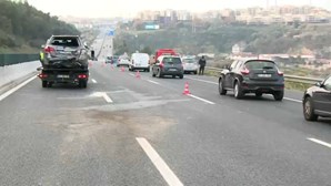 Acidente com cinco carros na A1 condiciona circulação em Sacavém, sentido Alverca-Lisboa