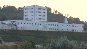 Surtos de Covid-19 nas prisões de Coimbra e Alcoentre