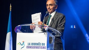 Éric Zemmour avança “para salvar a França”
