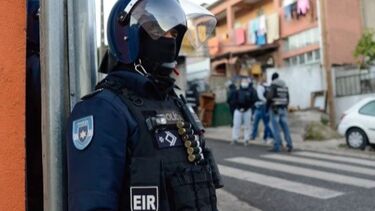 Baleado nas costas em roubo de cordão de ouro na Cova da Moura