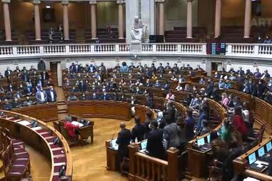 Parlamento aprova nova Lei da Eutanásia