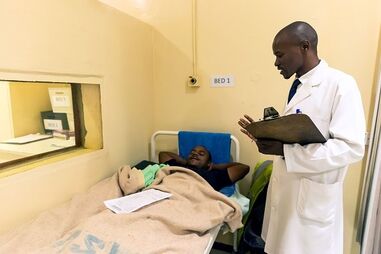 Moçambique forma mais 200 médicos por ano depois de pós-independência de carência