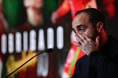 Ricardinho anuncia fim da carreira na seleção nacional