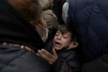 Migrantes na fronteira bielo-polonesa na tentativa de cruzá-la na região de Grodno