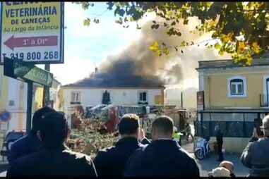 Incêndio em prédio faz cinco desalojados em Caneças