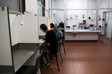 Criação de salas de consumo assistido de droga gera divisão nos Açores