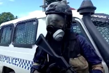 Polícia das Ilhas Salomão disparam tiros de aviso para dispersar manifestantes